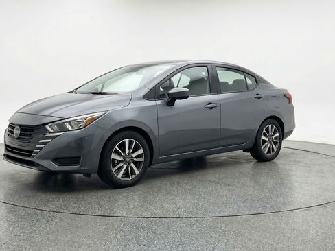 Used 2025 Nissan Versa SV image 3