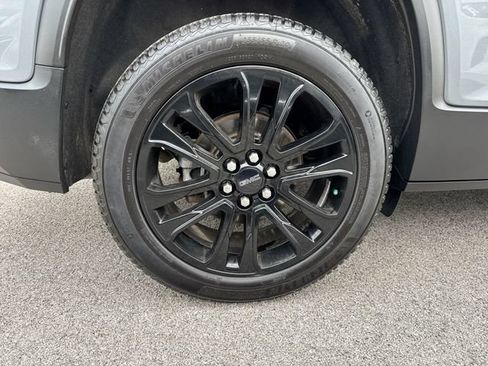 Used 2022 GMC Acadia SLE w/ Driver Convenience Package FWD image 33