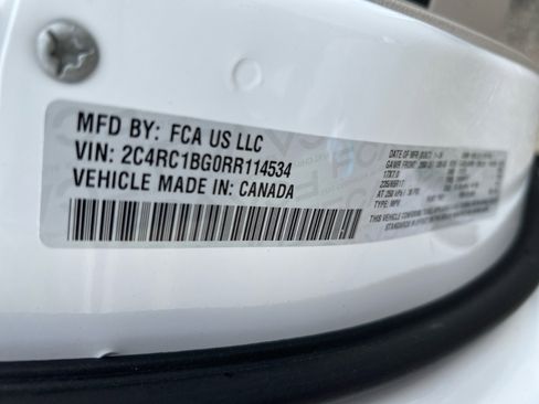 Certified 2024 Chrysler Pacifica Touring-L image 37