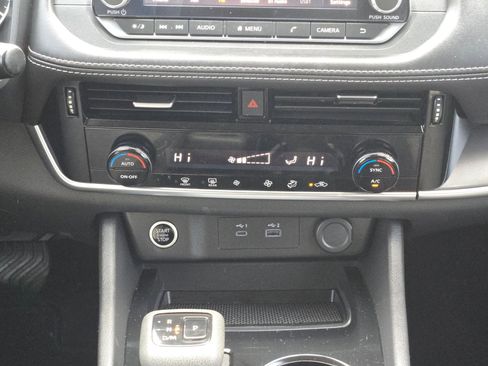 Used 2022 Nissan Rogue SV image 18