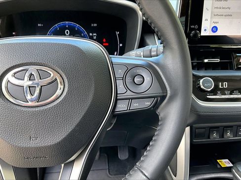 Used 2023 Toyota Corolla Cross XLE w/ Convenience Package FWD image 11