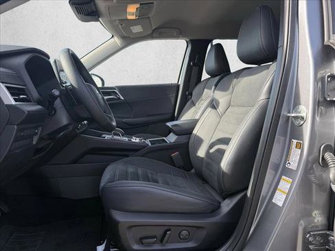 Used 2023 Mitsubishi Outlander SE image 11