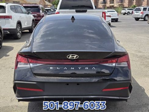 Used 2026 Hyundai Elantra SE FWD image 3