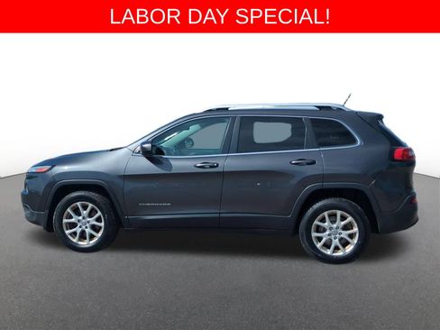 Used 2016 Jeep Cherokee Latitude w/ Cold Weather Group AWD/4WD image 3