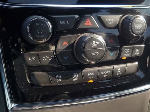 Used 2019 Jeep Grand Cherokee Altitude AWD/4WD image 28
