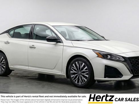 Used 2025 Nissan Altima 2.5 SV FWD image 1