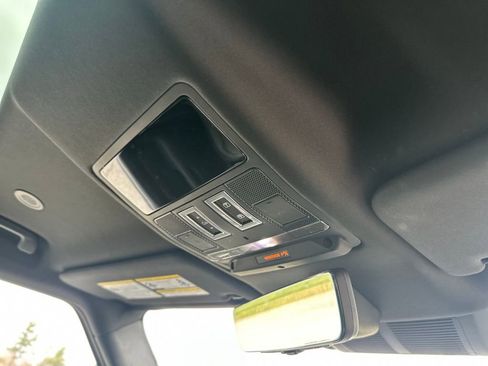 Used 2025 Land Rover Defender 130 X-Dynamic SE image 26