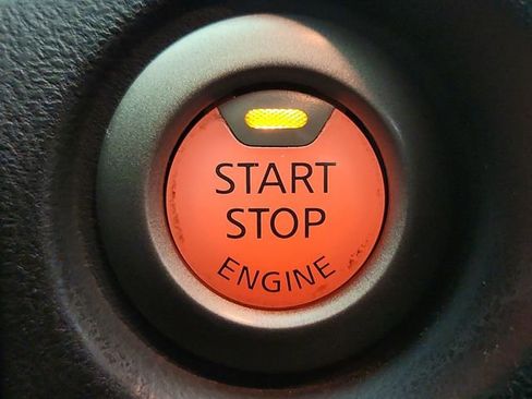 Used 2015 Nissan Juke S image 16