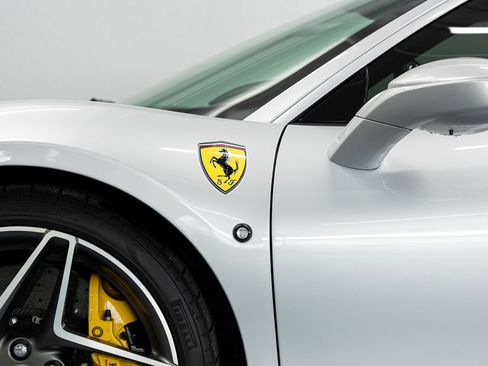Used 2022 Ferrari F8 Tributo image 19