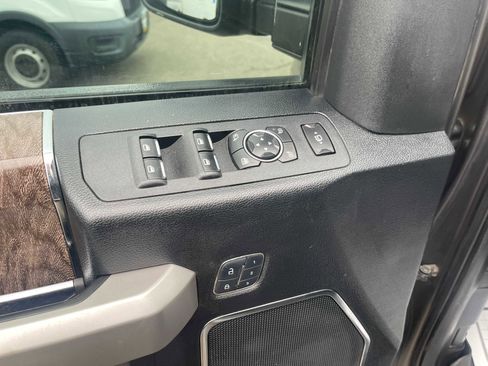 Used 2017 Ford F250 Lariat w/ Lariat Value Package image 25