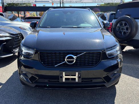 Used 2021 Volvo XC40 T5 R-Design w/ Climate Package image 2