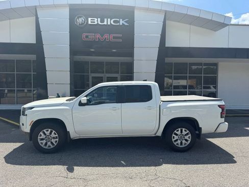 Used 2022 Nissan Frontier SV image 2