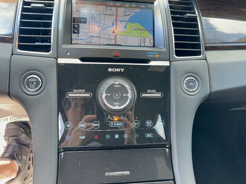 Used 2014 Ford Taurus Limited w/ Equipment Group 301A FWD image 21