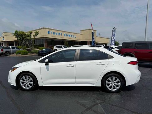 Used 2021 Toyota Corolla LE image 23