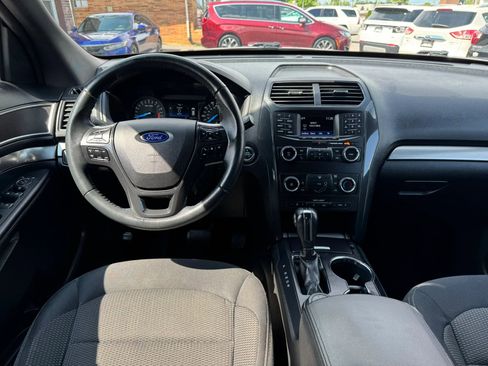 Used 2019 Ford Explorer XLT AWD/4WD image 42