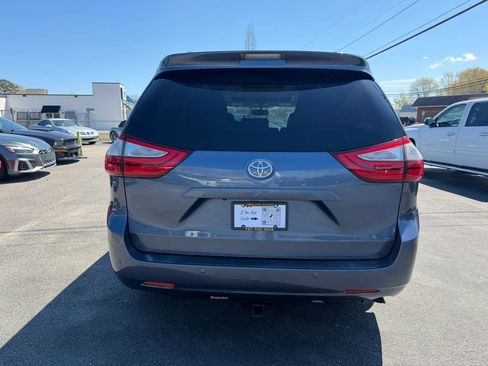 Used 2015 Toyota Sienna XLE w/ XLE Navigation Package image 4