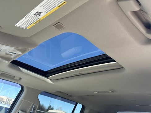 Used 2020 GMC Yukon XL Denali w/ Denali Premium Package image 30