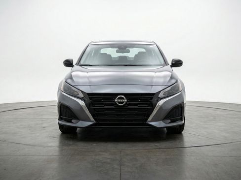 Used 2025 Nissan Altima 2.5 SV image 2