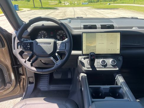 New 2026 Land Rover Defender 130 X-Dynamic SE AWD/4WD image 12