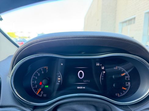 Used 2019 Jeep Grand Cherokee Overland AWD/4WD image 10