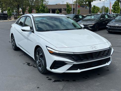 New 2026 Hyundai Elantra Limited FWD image 4