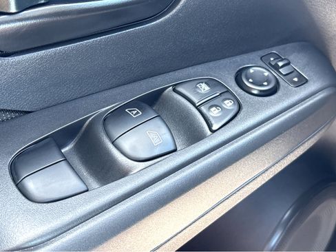 Certified 2025 Nissan Kicks Play S image 20