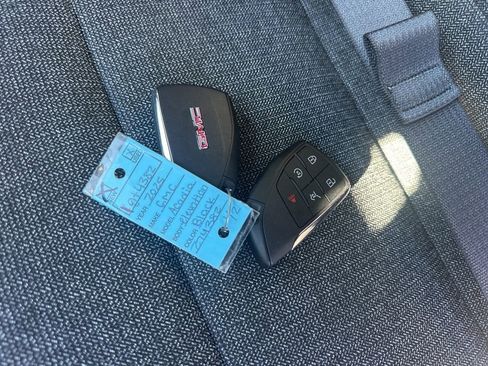 Used 2025 GMC Acadia Elevation image 37