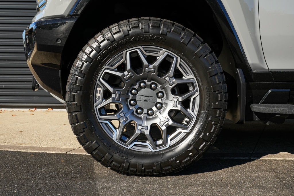 Used 2025 GMC Hummer EV 3X AWD/4WD image 11