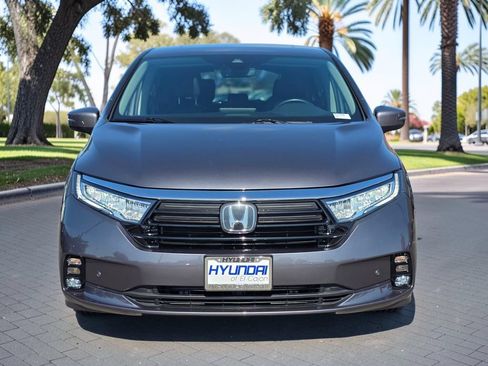 Used 2024 Honda Odyssey Touring image 3