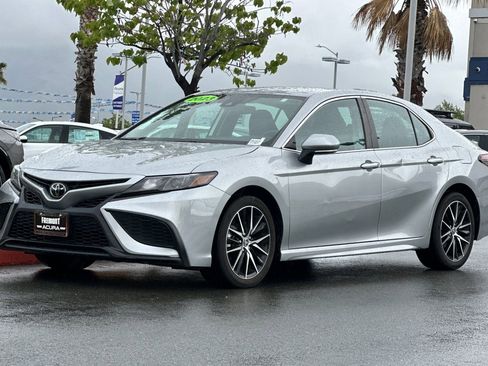 Used 2023 Toyota Camry SE FWD image 8