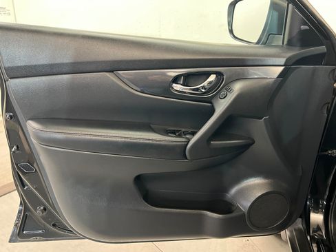 Used 2018 Nissan Rogue S AWD/4WD image 14