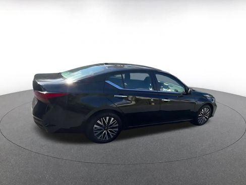Used 2025 Nissan Altima 2.5 SV image 15