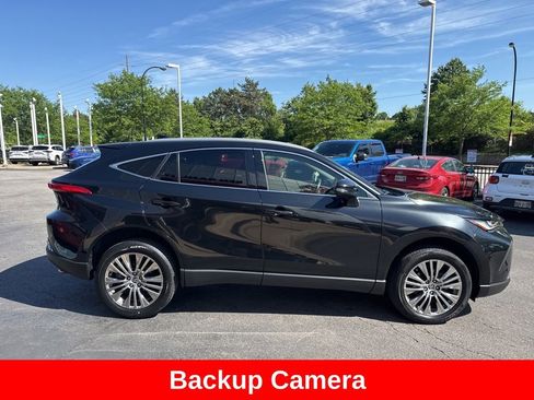 Certified 2022 Toyota Venza XLE AWD/4WD image 9