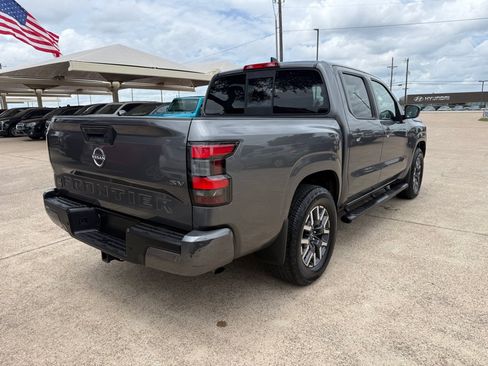 Used 2022 Nissan Frontier SV RWD image 7