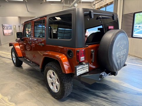 Used 2014 Jeep Wrangler Unlimited Sahara w/ Dual Top Group AWD/4WD image 30