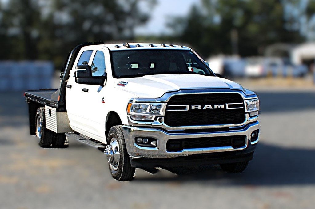 Used 2024 RAM 3500 Tradesman w/ Chrome Appearance Group AWD/4WD image 3