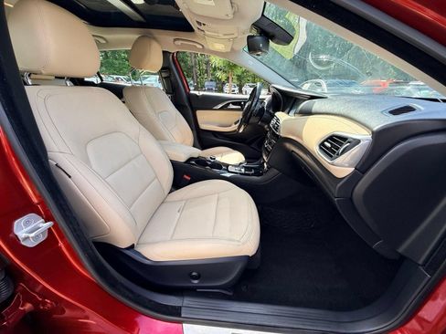 Used 2017 INFINITI QX30 Premium w/ Navigation Package FWD image 25