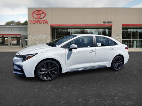 Certified 2026 Toyota Corolla SE FWD image 3
