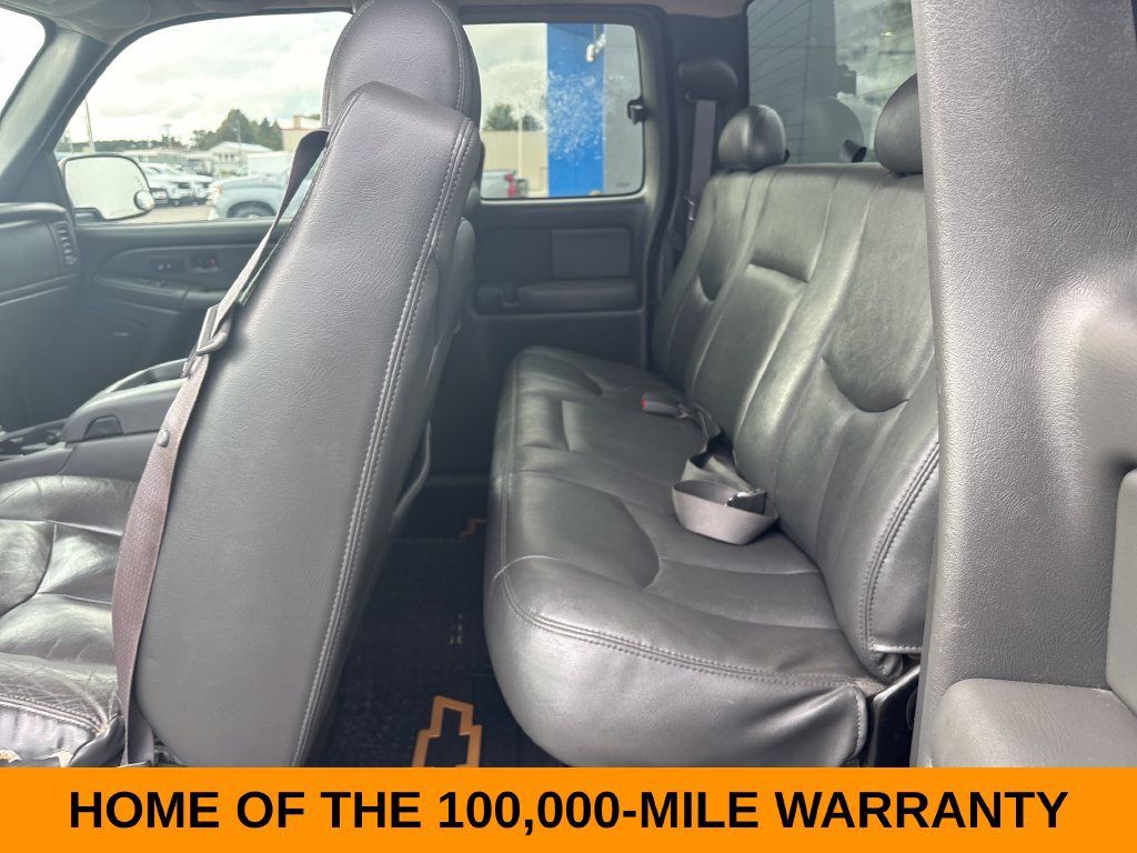 Used 2004 Chevrolet Silverado 2500 LT AWD/4WD image 20