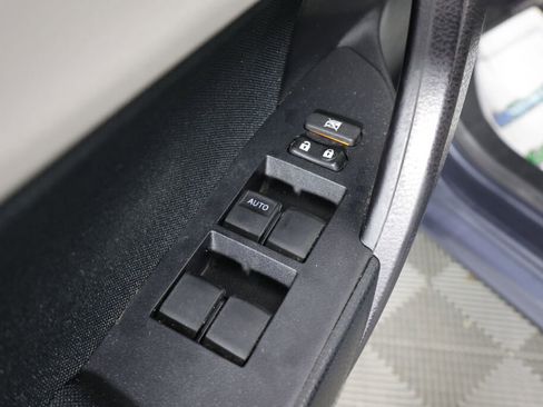 Used 2015 Toyota Corolla LE image 30