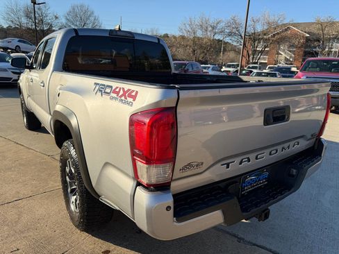 Used 2019 Toyota Tacoma TRD Off-Road w/ Technology Package image 3
