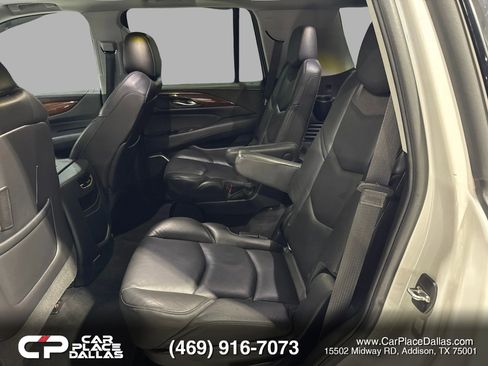 Used 2018 Cadillac Escalade Luxury RWD image 23