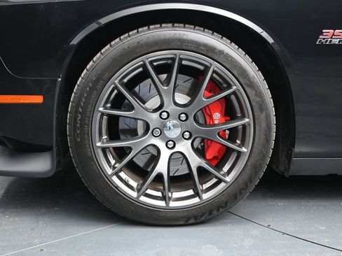 Used 2016 Dodge Challenger SRT w/ Technology Group RWD image 19