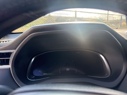 Used 2024 Toyota Venza Limited image 12