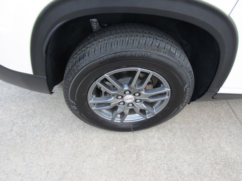 Used 2025 GMC Acadia Elevation FWD image 11