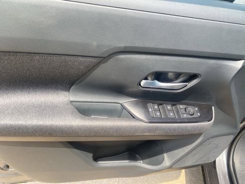 New 2025 Nissan Kicks SV w/ SV Premium Package image 17