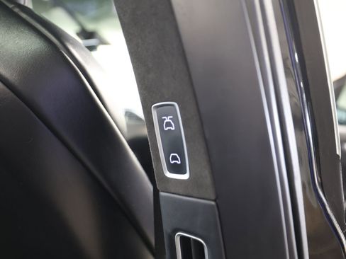 Used 2018 Tesla Model X 75D image 42