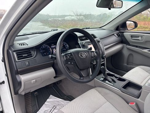 Used 2016 Toyota Camry LE image 22