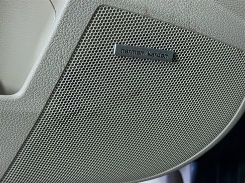 Used 2011 Subaru Outback 2.5i Limited image 21