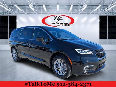 New 2026 Chrysler Pacifica Select AWD/4WD image 1